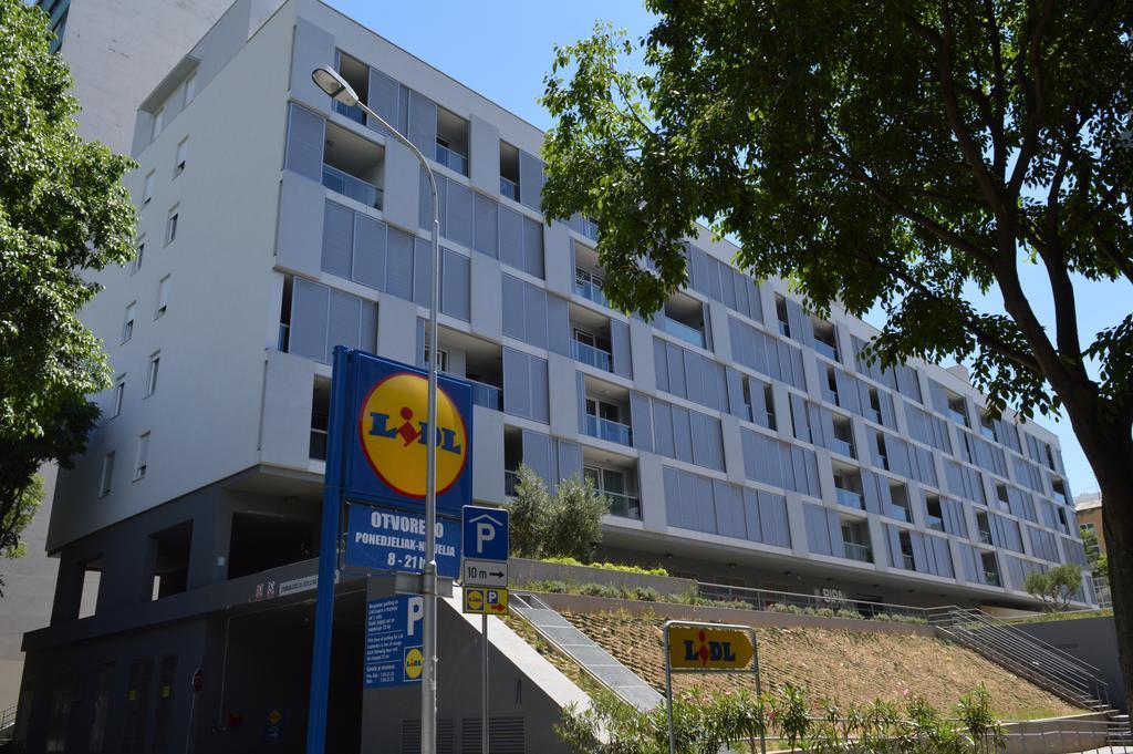 Apartment Marcela With Private Parking Split Bagian luar foto
