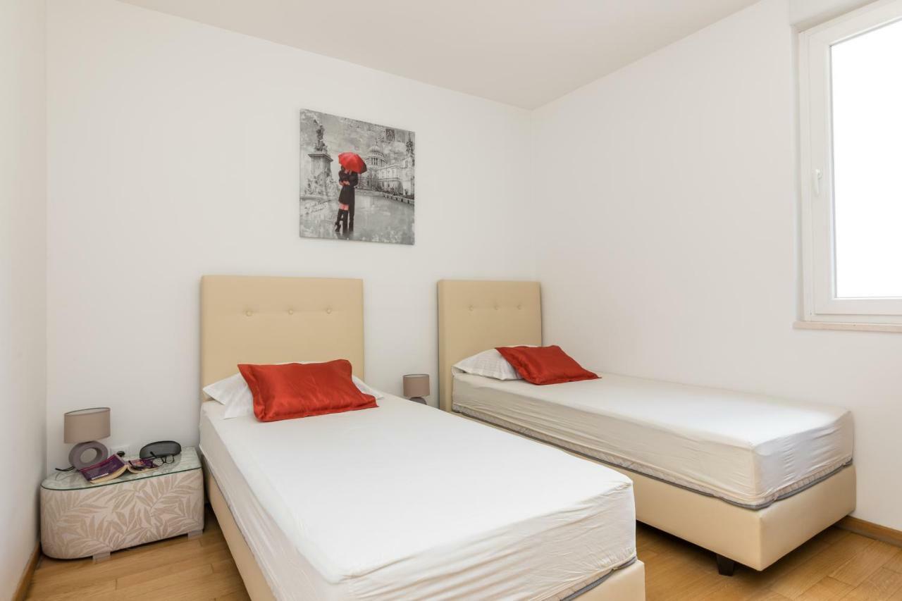 Apartment Marcela With Private Parking Split Bagian luar foto