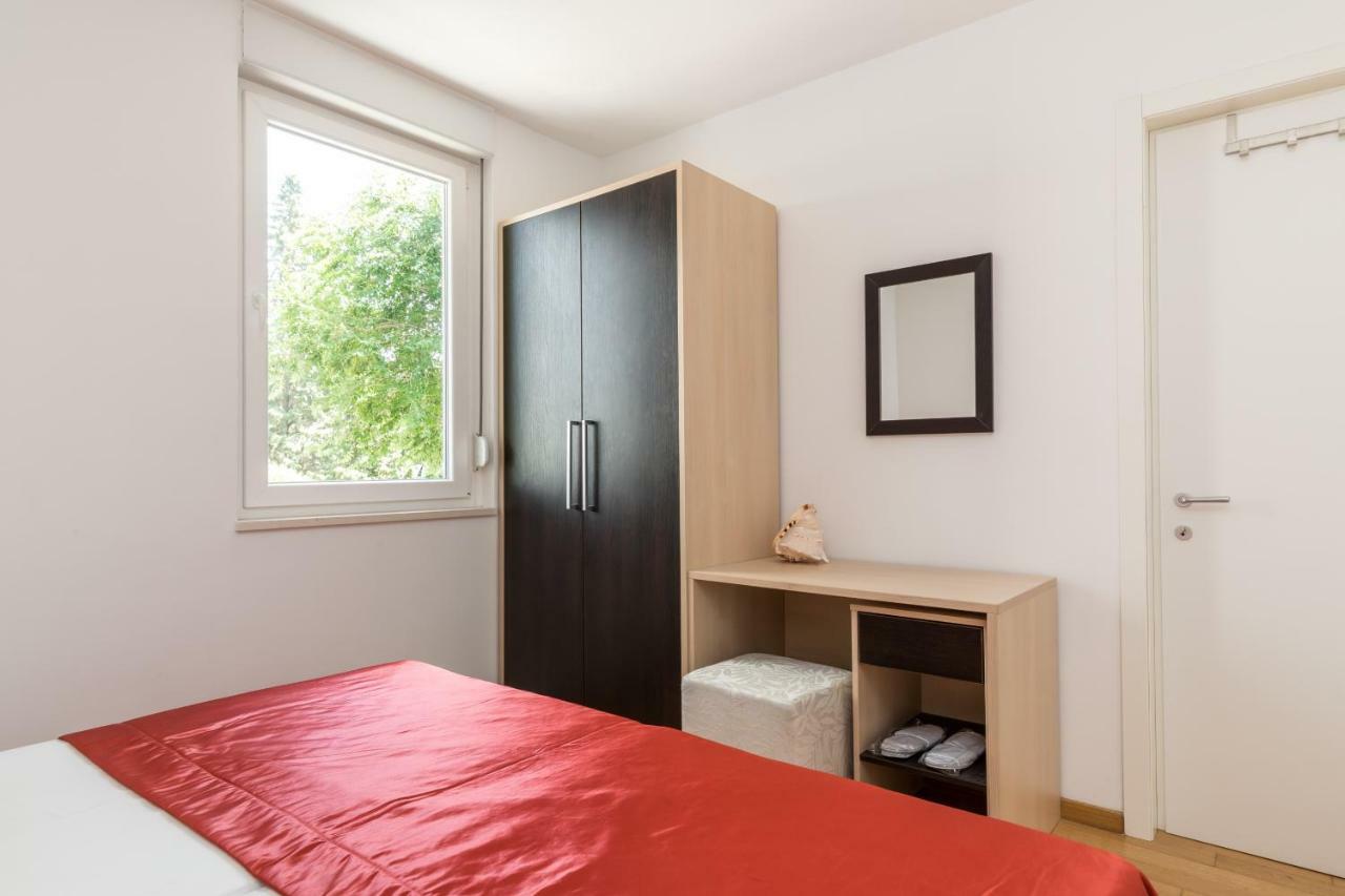 Apartment Marcela With Private Parking Split Bagian luar foto