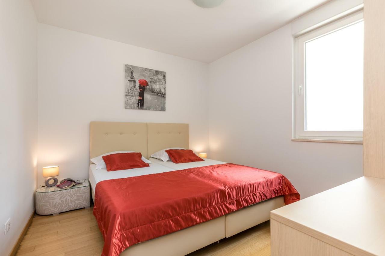 Apartment Marcela With Private Parking Split Bagian luar foto