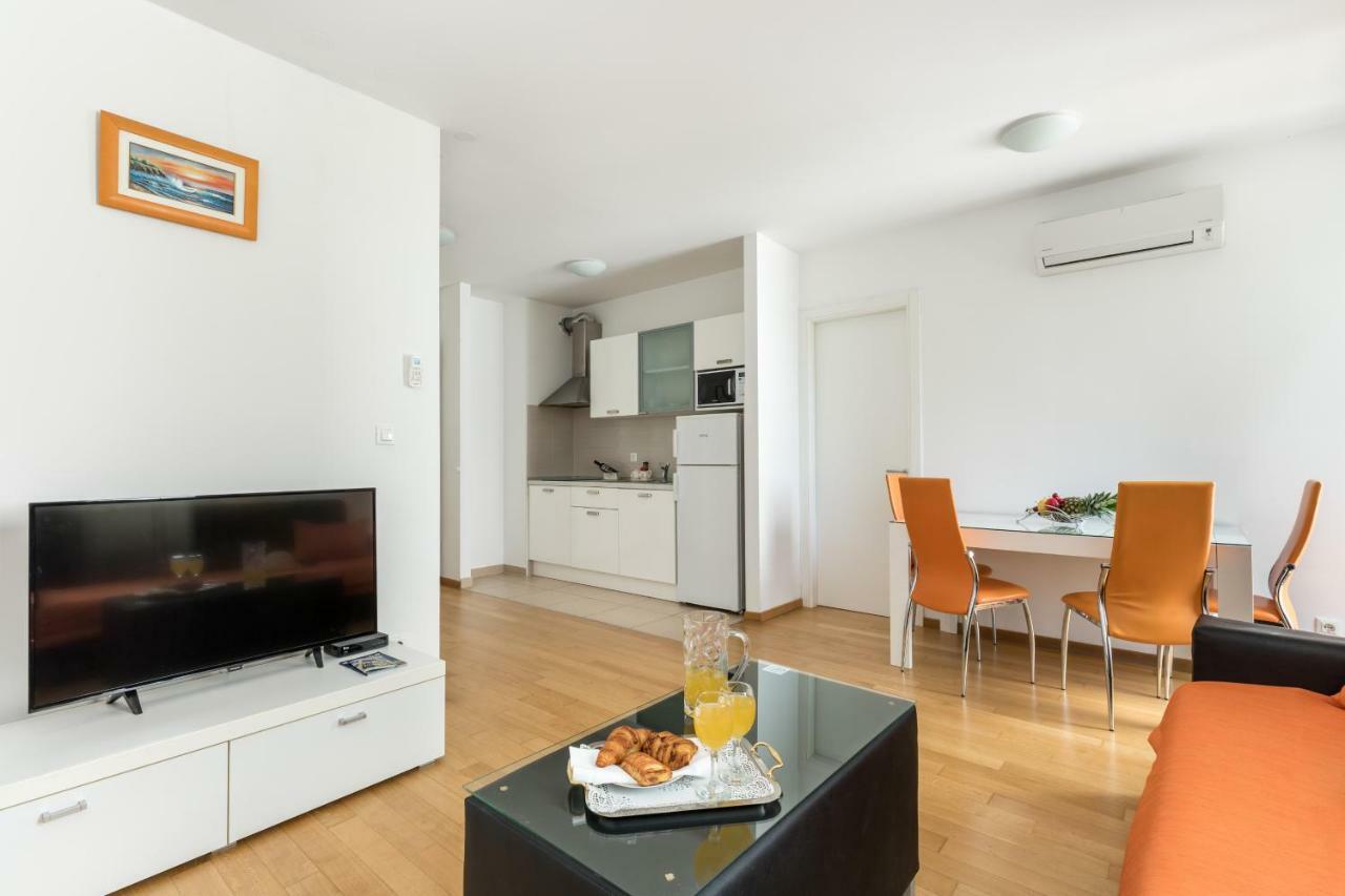 Apartment Marcela With Private Parking Split Bagian luar foto