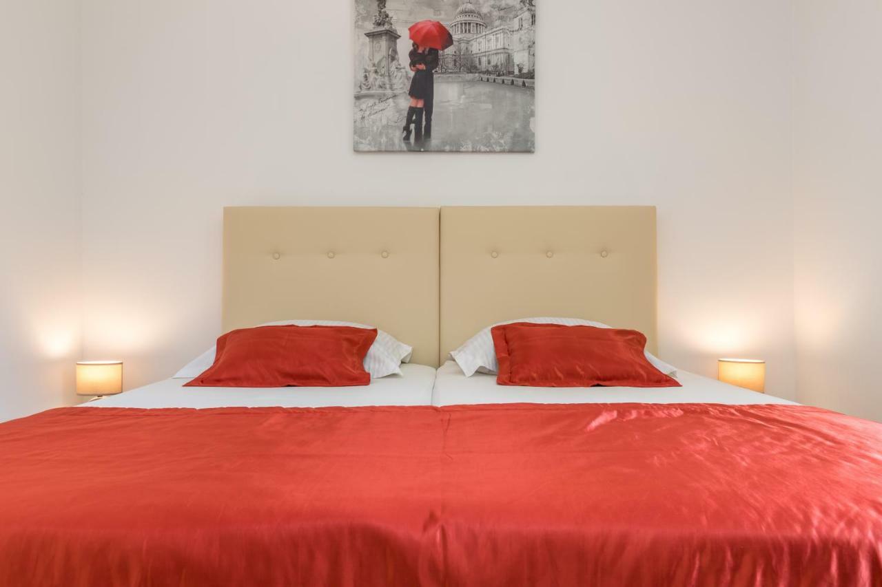 Apartment Marcela With Private Parking Split Bagian luar foto